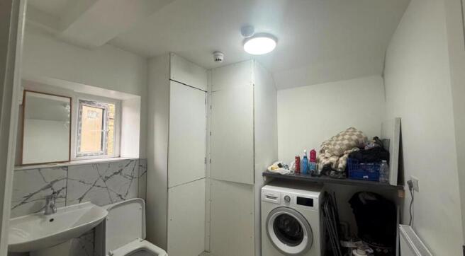 4 bed House Share to rent Image 9