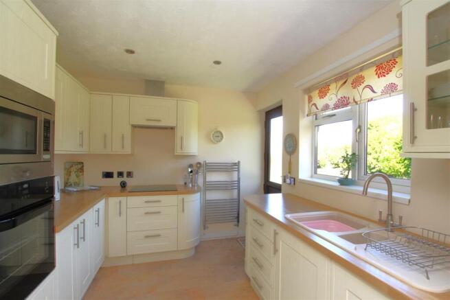 Kitchen - b.JPG