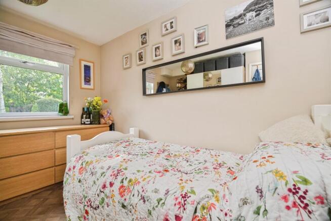 2 bed Ground Flat for sale Image 8