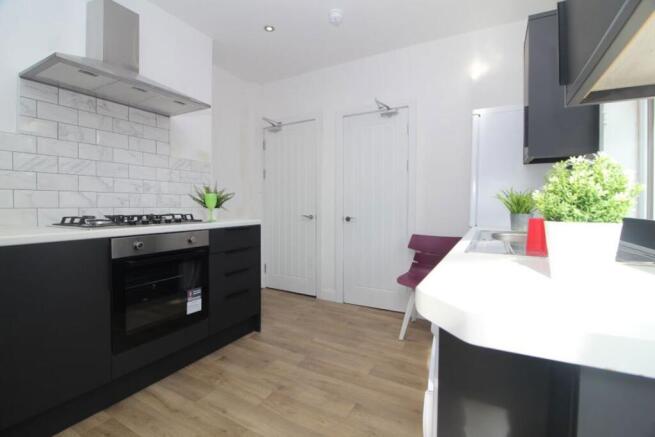 1 bed House Share to rent Image 8