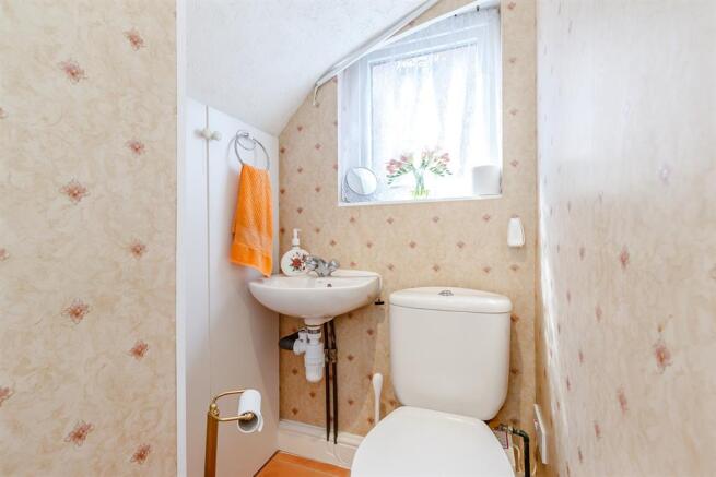 GUEST CLOAKROOM