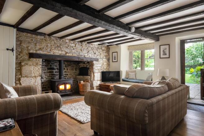 15 - Melrose Cottage - GL54 4AA - Web.jpg