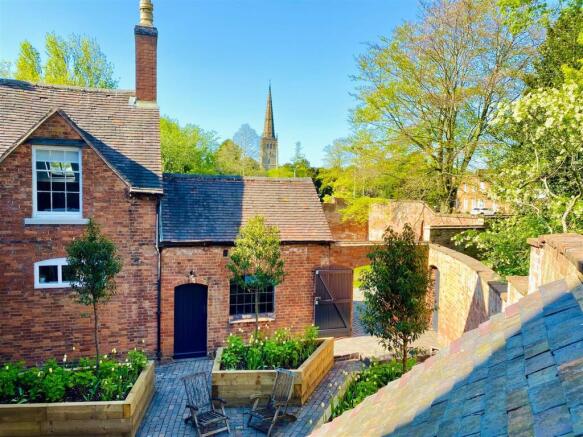 Caretakers Cottage Courtyard