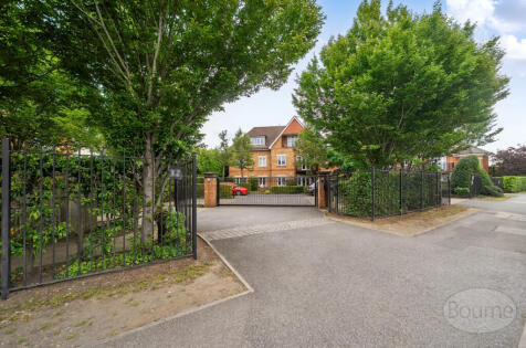 Between Streets, Cobham, Surrey, KT11
