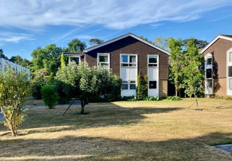 Larchmoor Park, Stoke Poges SL2