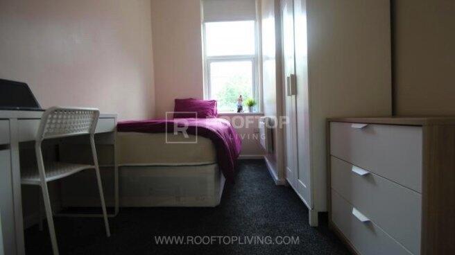 3 bed House Share to rent Image 5