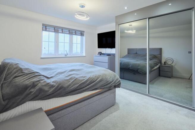5 bed Detached for sale Image 12