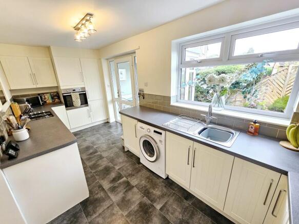 3 bed Semi-Detached for sale Image 7