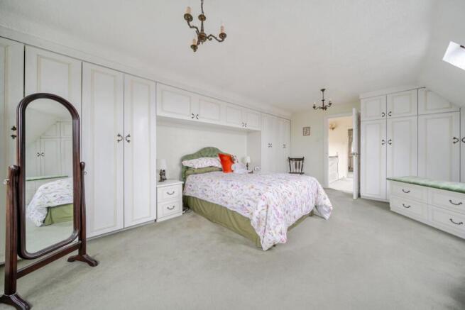 4 bed Detached for sale Image 11