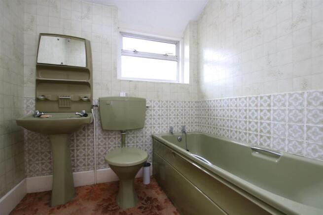 Bathroom.JPG