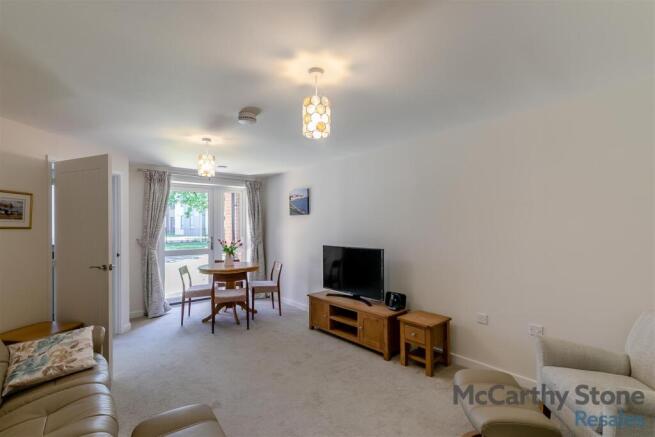 8645689-interior04.jpg