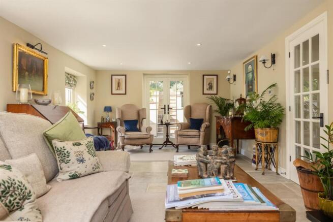 4 bed House for sale Image 8
