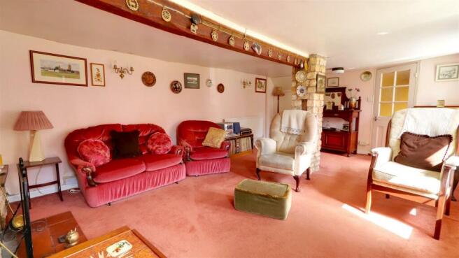 Living Room 2.jpg