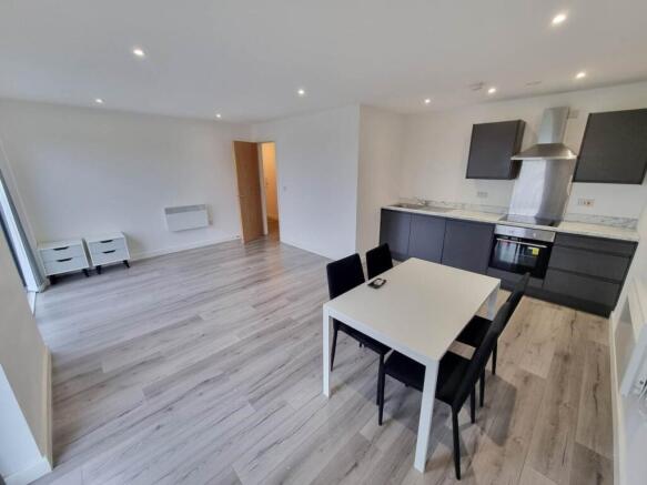 2 bed Flat to rent Image 8