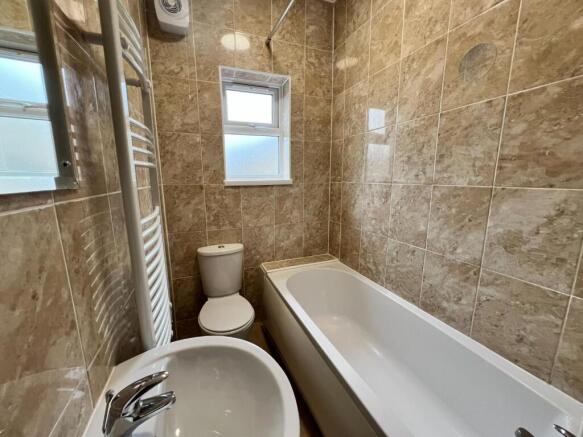 2 bed Terraced to rent Image 10