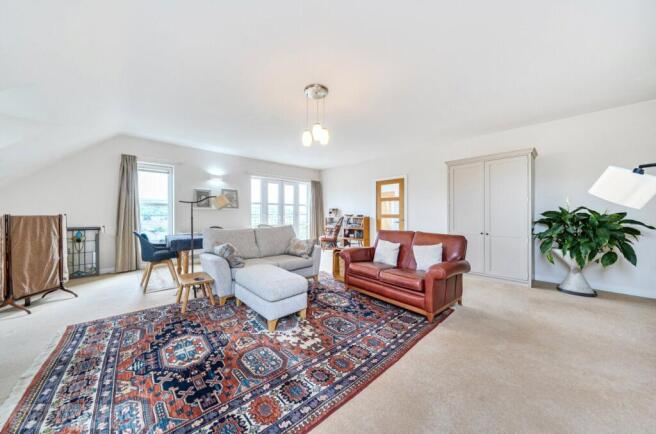 3 bed Apartment for sale Image 9