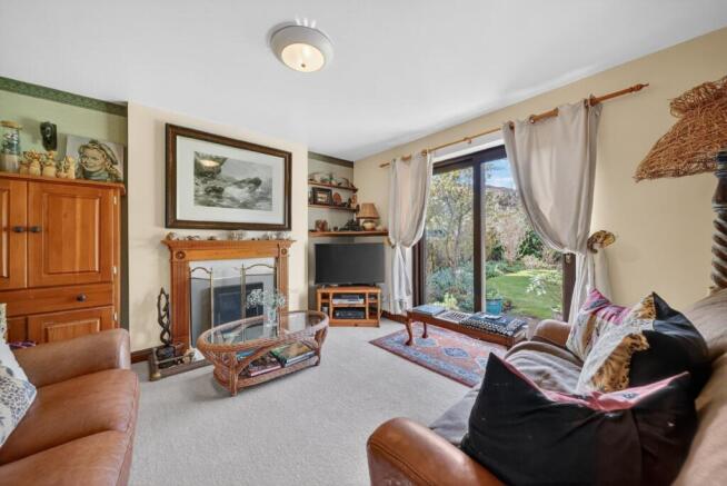 5 bed Detached for sale Image 7