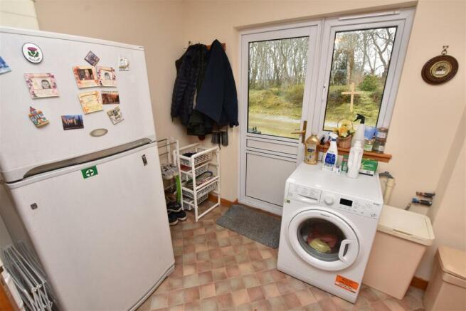 UTILITY ROOM.JPG