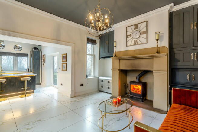5 bed Detached for sale Image 10