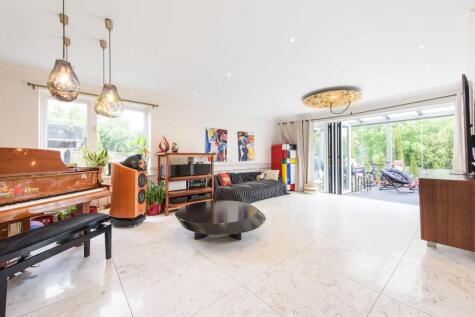 Well Grove, Whetstone, London, N20