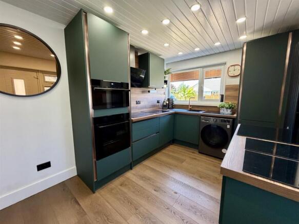 2 bed Semi-Detached Bungalow for sale Image 6