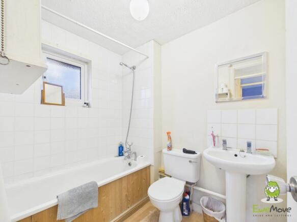 EweMove Estate Agents Basingstoke - Mahler Close 