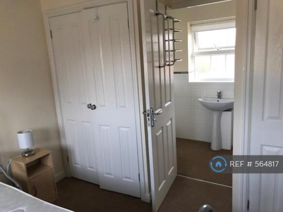 En Suit Shower And Toilet