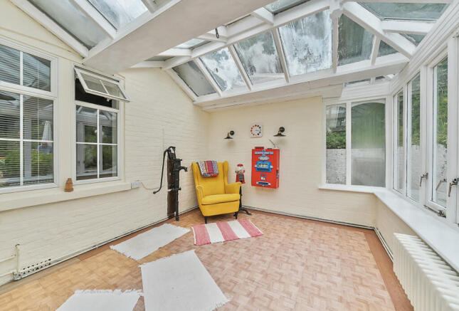 1328022-17-688282...