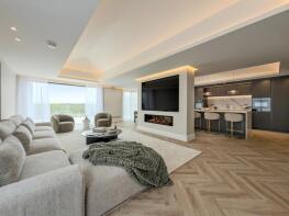 Turnberry Grange, Hedgerow Lane, Barnet EN5 3DT