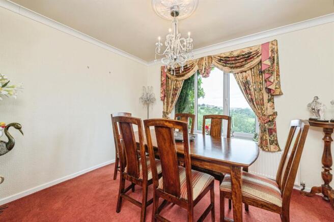 4 bed Detached for sale Image 6