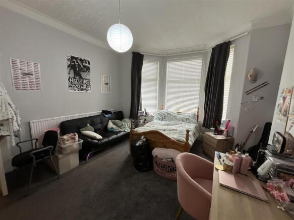 7 bed House Share to rent Image 6