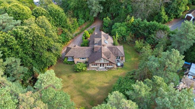 Longdown Road, Lower Bourne, Farnham, Surrey, GU10 photo 4
