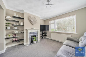 8, Larchwood Close, Romford RM5 3QX