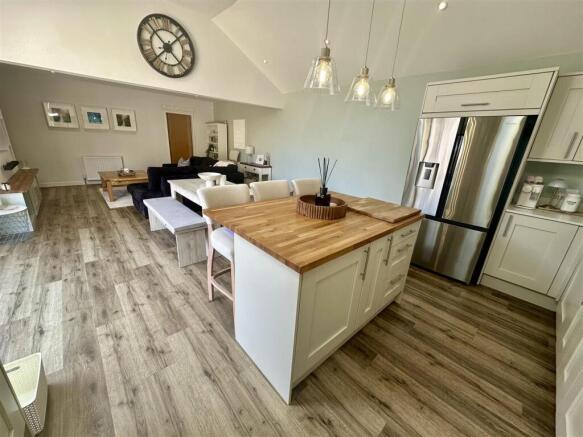3 bed Detached Bungalow for sale Image 5