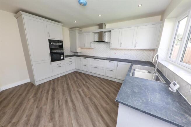 2 bed Detached Bungalow for sale Image 11