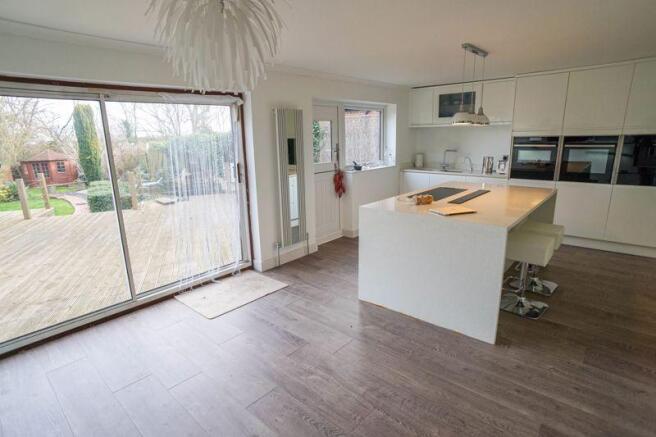 Kitchen / Dini...