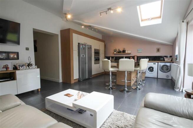 Kitchen/dining/family room