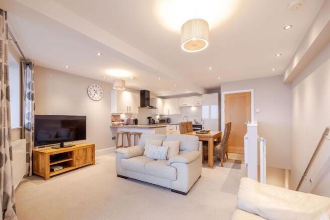 2 bed Duplex for sale Image 7