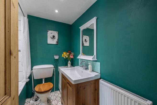 2 bed Cottage for sale Image 12