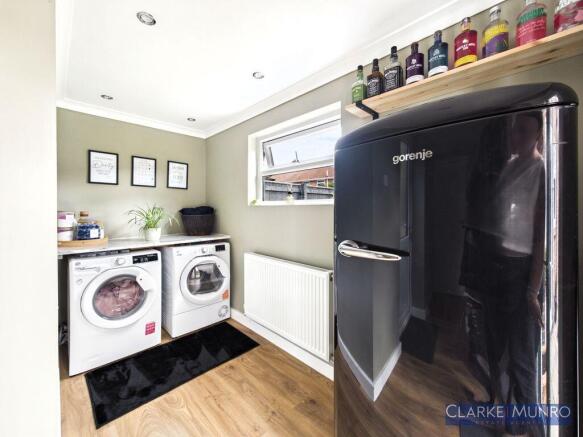 3 bed Semi-Detached for sale Image 10