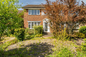 4, 95 97 Sandown Court, Station Road, Redhill RH1 1BA