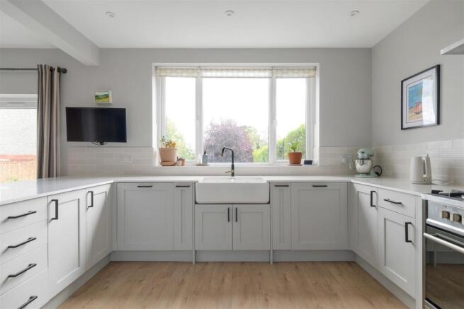3 bed Semi-Detached for sale Image 11