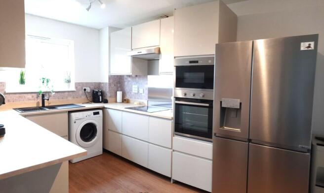 Kitchen 3.JPG