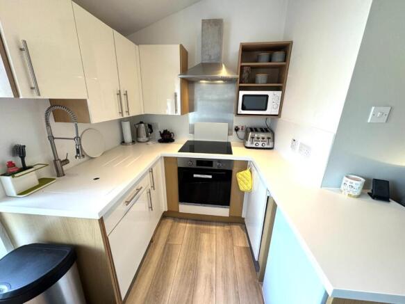 LIVINGROOM/KITCHEN