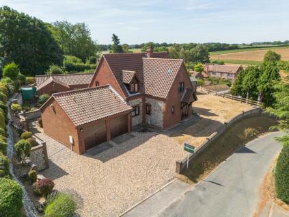 Detached Family Home in Edgefield