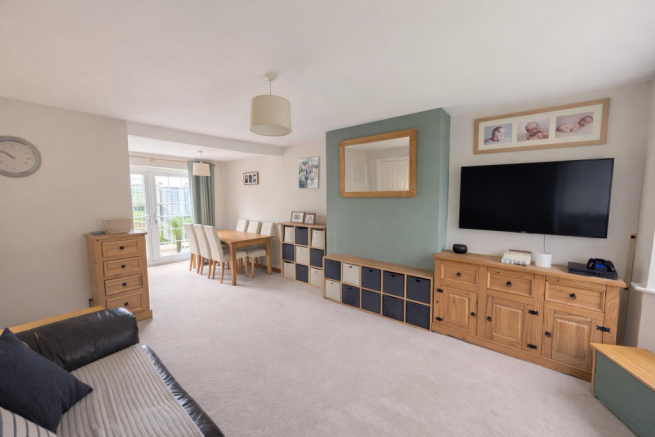 8 Warburton Close - Lounge.png