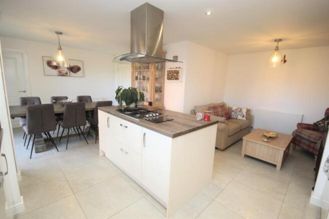 Kitchen/Dinier/Livin