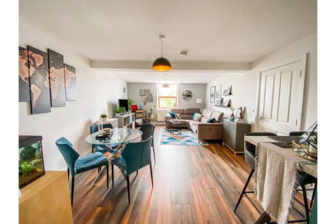 Lounge/Dining Room
