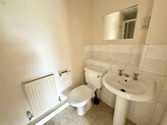 EN-SUITE SHOWER ROOM