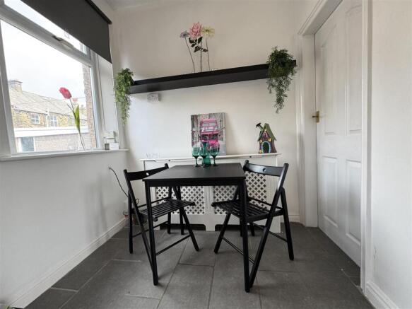 3 bed Terraced to rent Image 7